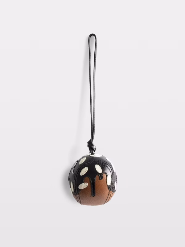 THE CHOCOLATE CHOU KEYRING